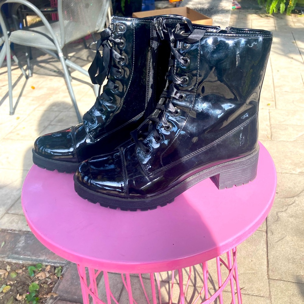 Women combat boots